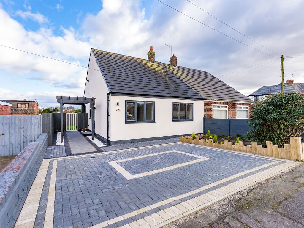 3 bed semidetached bungalow for sale in North Street, AshtonIn