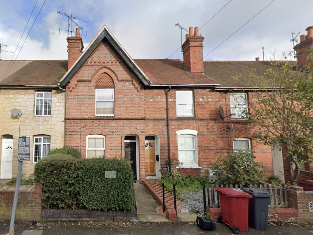 2 bed terraced house to rent in Liverpool Road, Reading RG1, £1,400 pcm