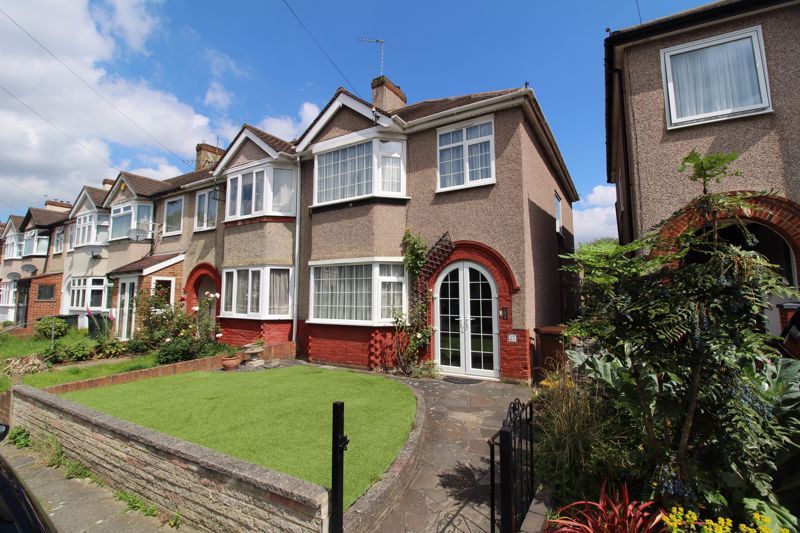 3 bed terraced house for sale in Dorchester Close, Dartford DA1, £