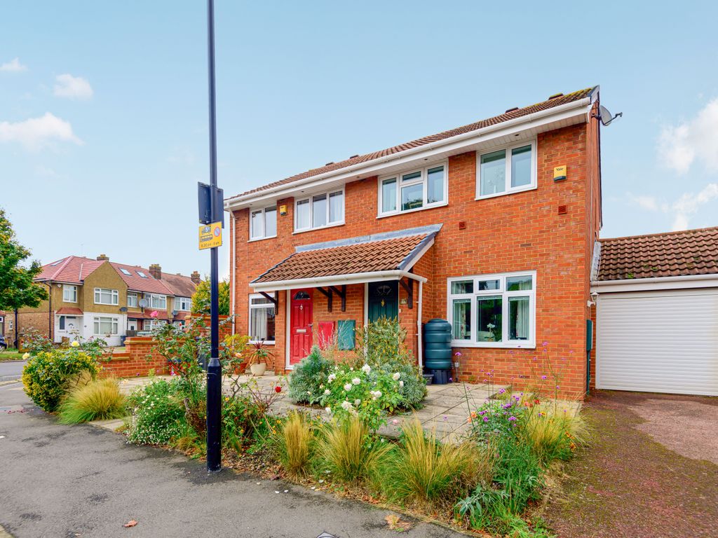 Bracken End, Isleworth TW7  