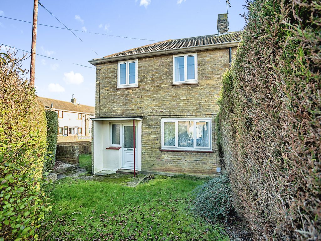 2 bed detached house to rent in St. Nicholas Road, Faversham, Kent ME13