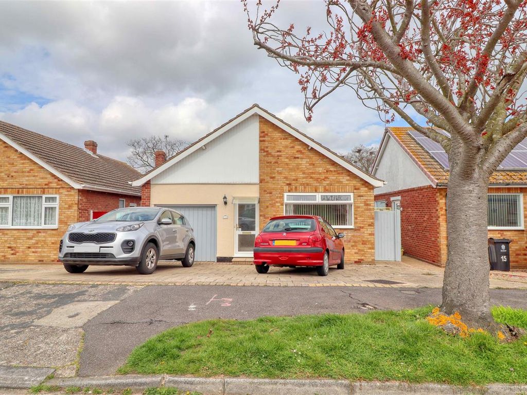 2 bed bungalow for sale in Fleetwood Avenue, HollandOnSea, ClactonOn