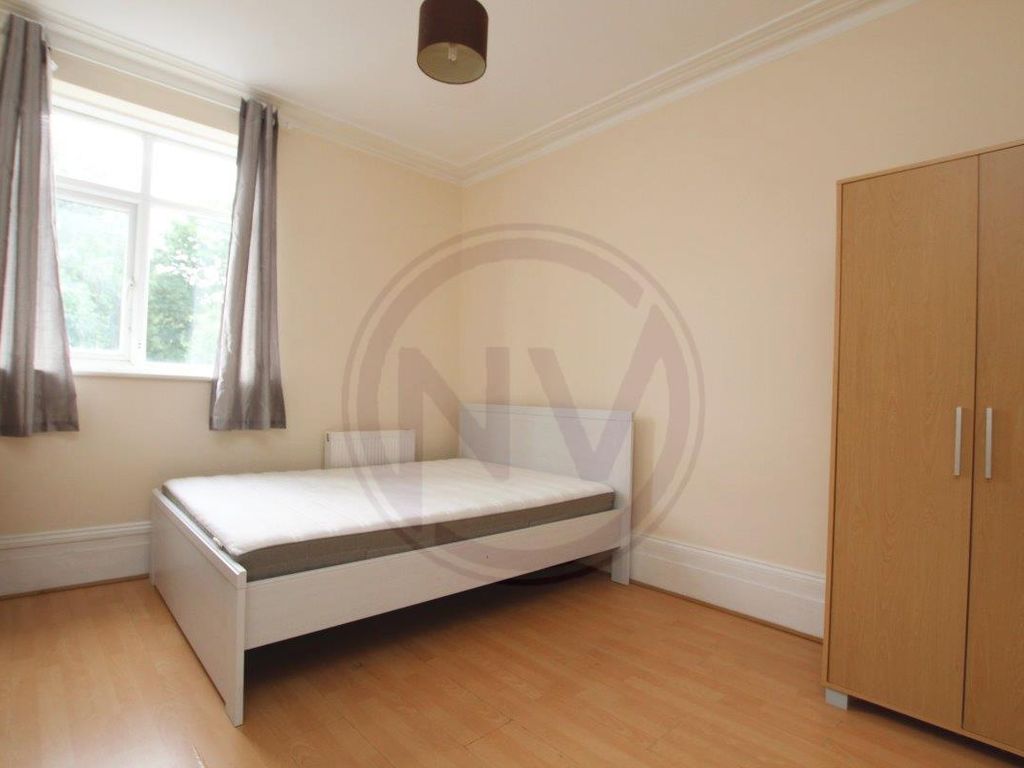 Room to rent in Fox Lane, Palmers Green N13 Zoopla