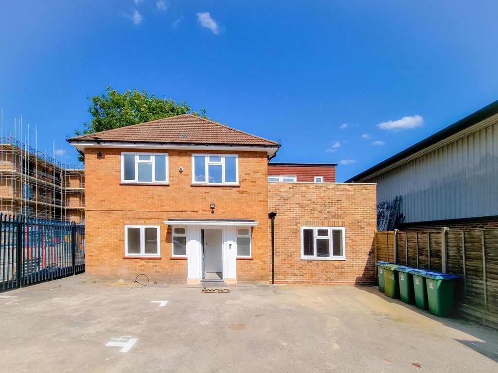 Studio to rent in Garston Park Parade, Garston WD25 Zoopla