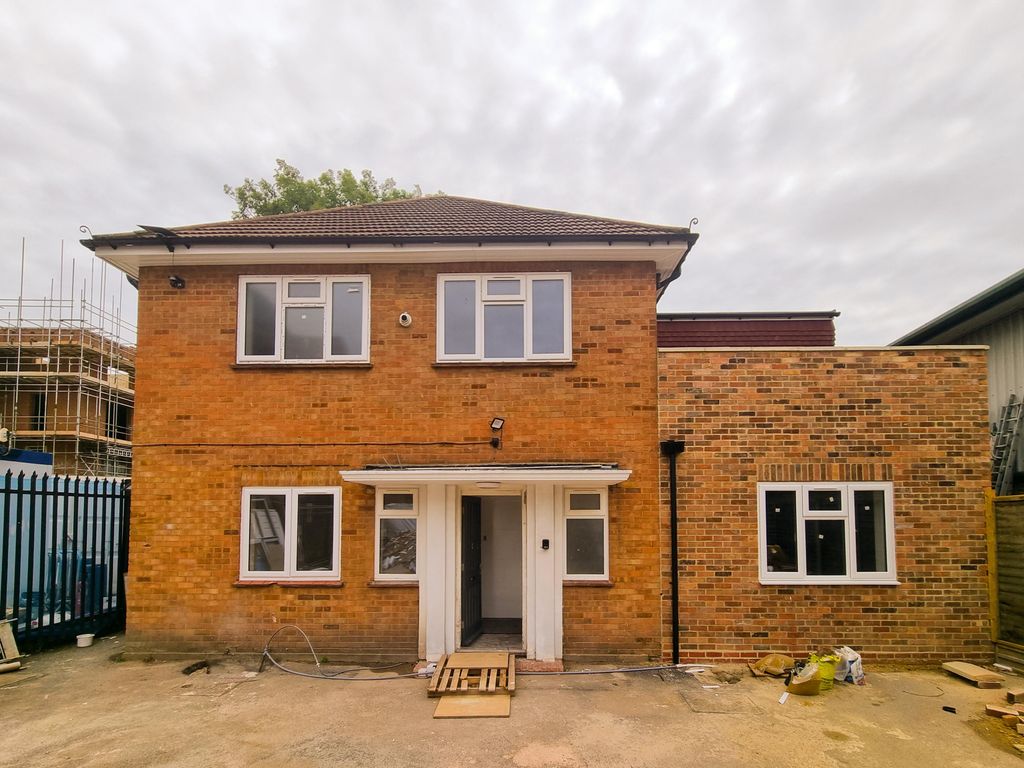 Studio to rent in Garston Park Parade, Garston WD25 Zoopla