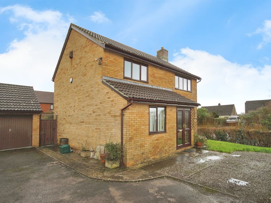 4 bed detached house for sale in Highfields Close, Stoke Gifford