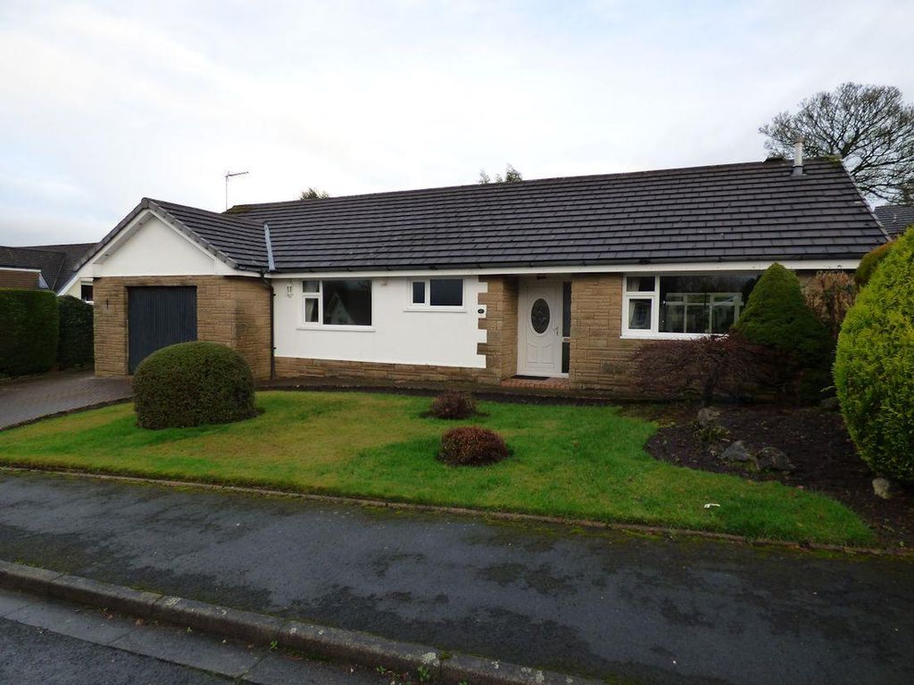 2 bed detached bungalow to rent in The Hazels, Wilpshire, Blackburn BB1