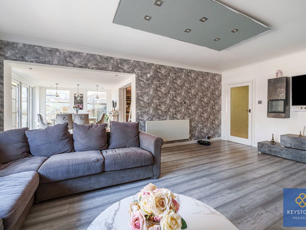 5 bed property for sale in Collier Row Lane, Collier Row RM5 Zoopla