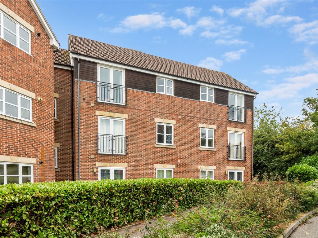 2 bed flat for sale in Otterburn Crescent, Oakhill, Milton Keynes MK5