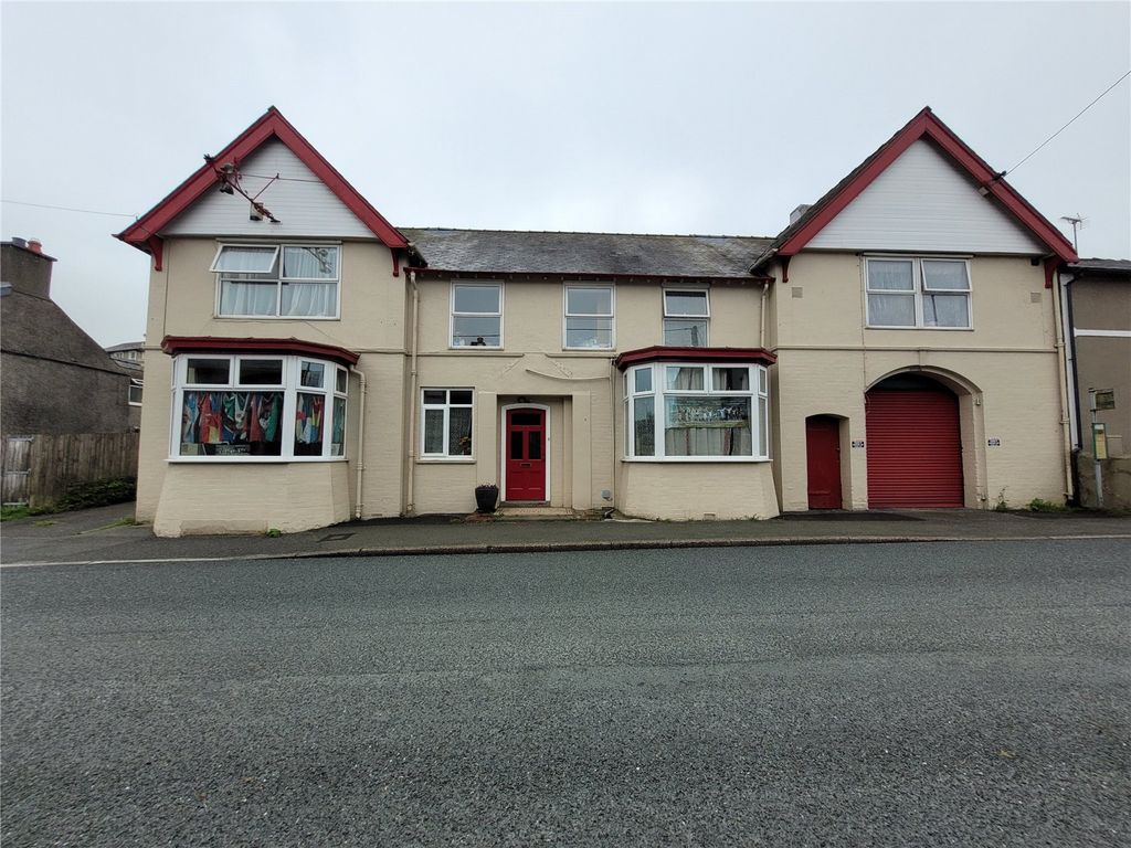 7 bed detached house for sale in High Street, Penygroes, Caernarfon