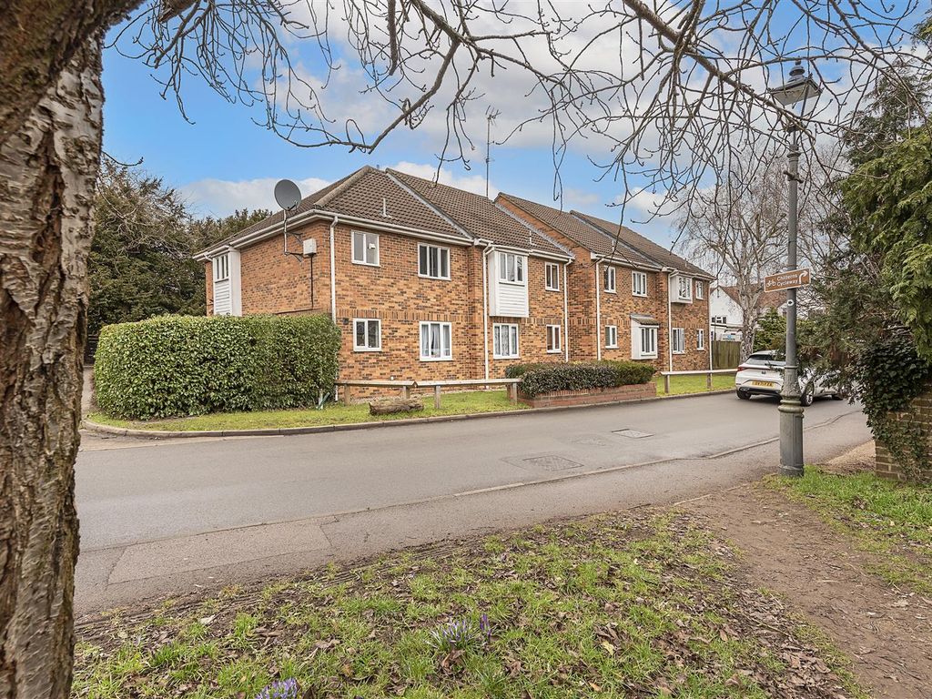 1 bed flat for sale in North Court, Buckwood Road, Markyate AL3, £