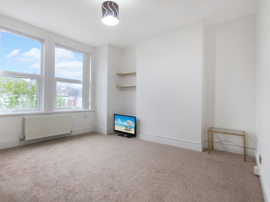 3 bed flat to rent in Vaughan Road, Harrow HA1, £1,800 pcm Zoopla