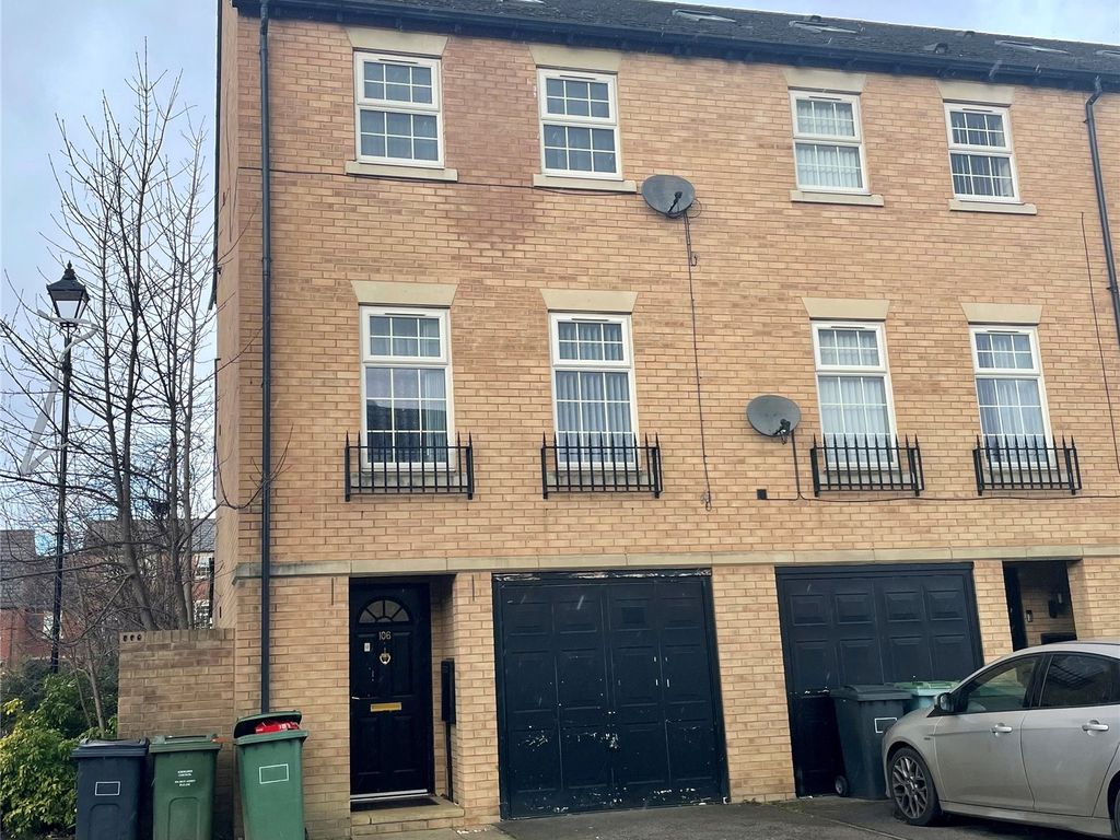 5 bed end terrace house for sale in Broomer Street, Dewsbury, West