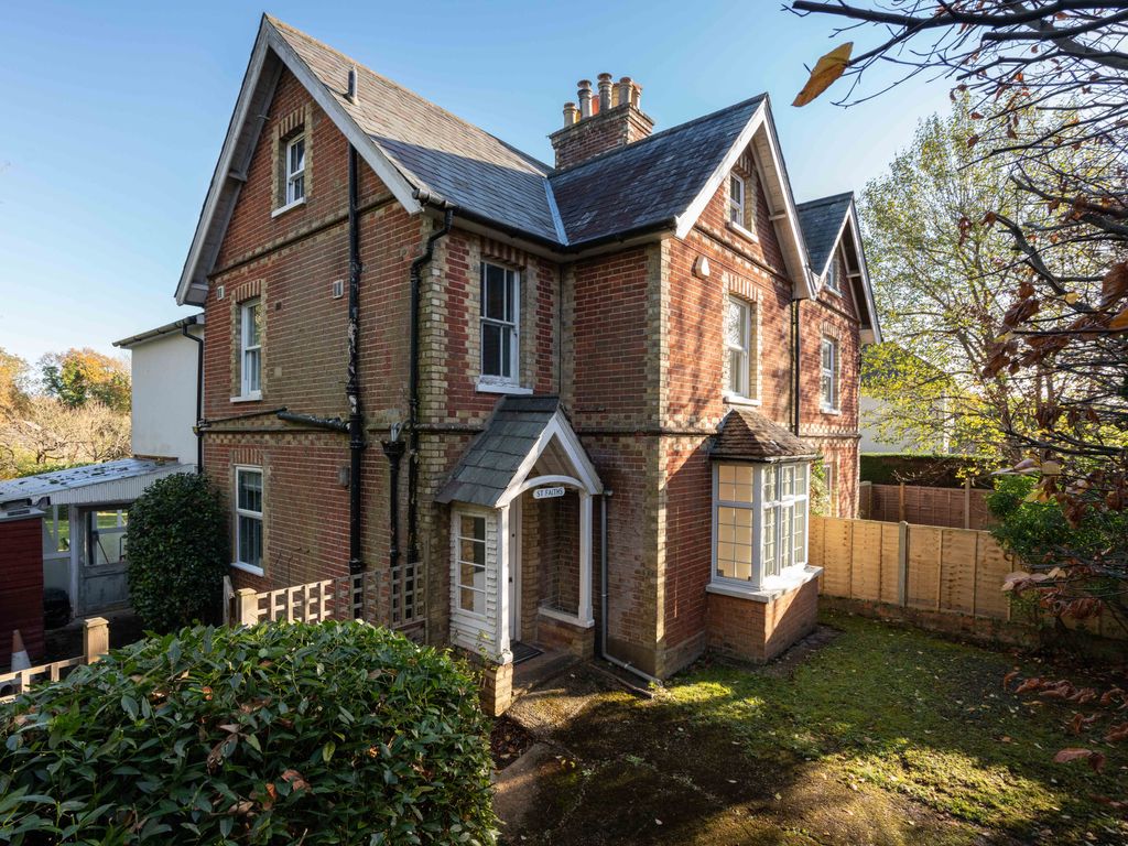 4 bed semidetached house for sale in Horsham Road, Mid Holmwood