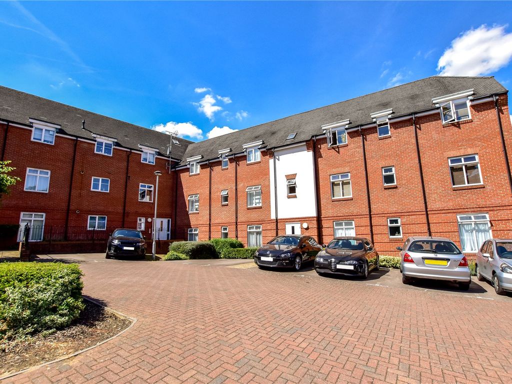 2 bed flat for sale in Stubwick Court, Old Saw Mill Place, Amersham