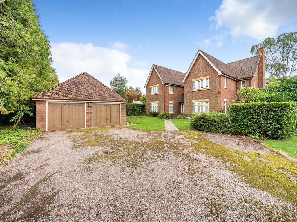 5 Bed Detached House For Sale In Carlesgill Place Henley On Thames