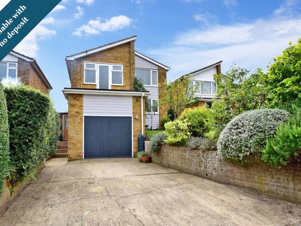 4 bed detached house to rent in Hillcrest Drive, Cuxton, Rochester ME2