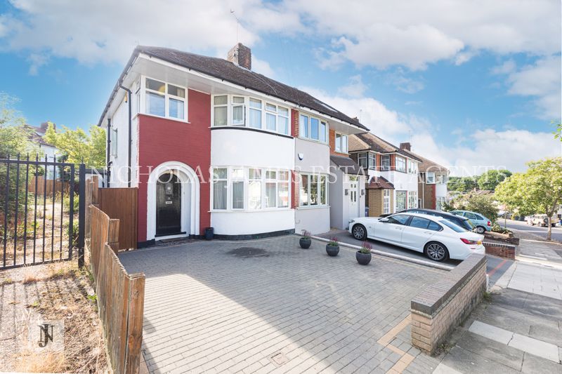 3 bed semidetached house for sale in Whitehouse Way, Southgate N14