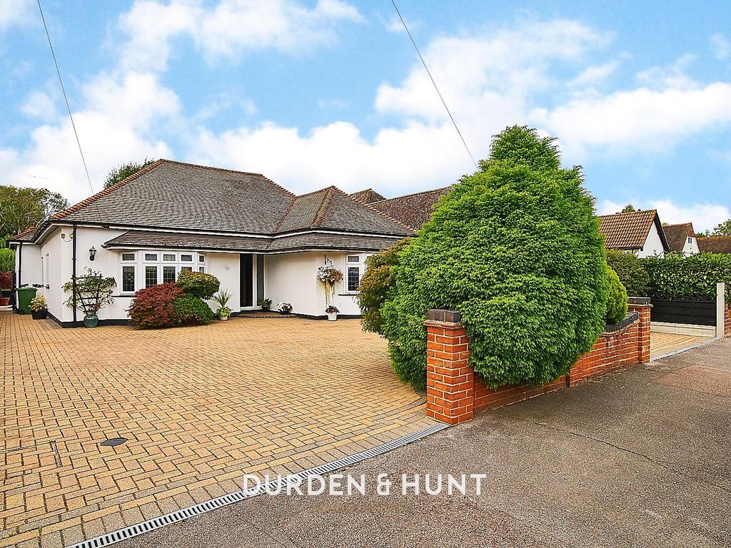 4 bed detached bungalow for sale in Haynes Road, Hornchurch RM11, £