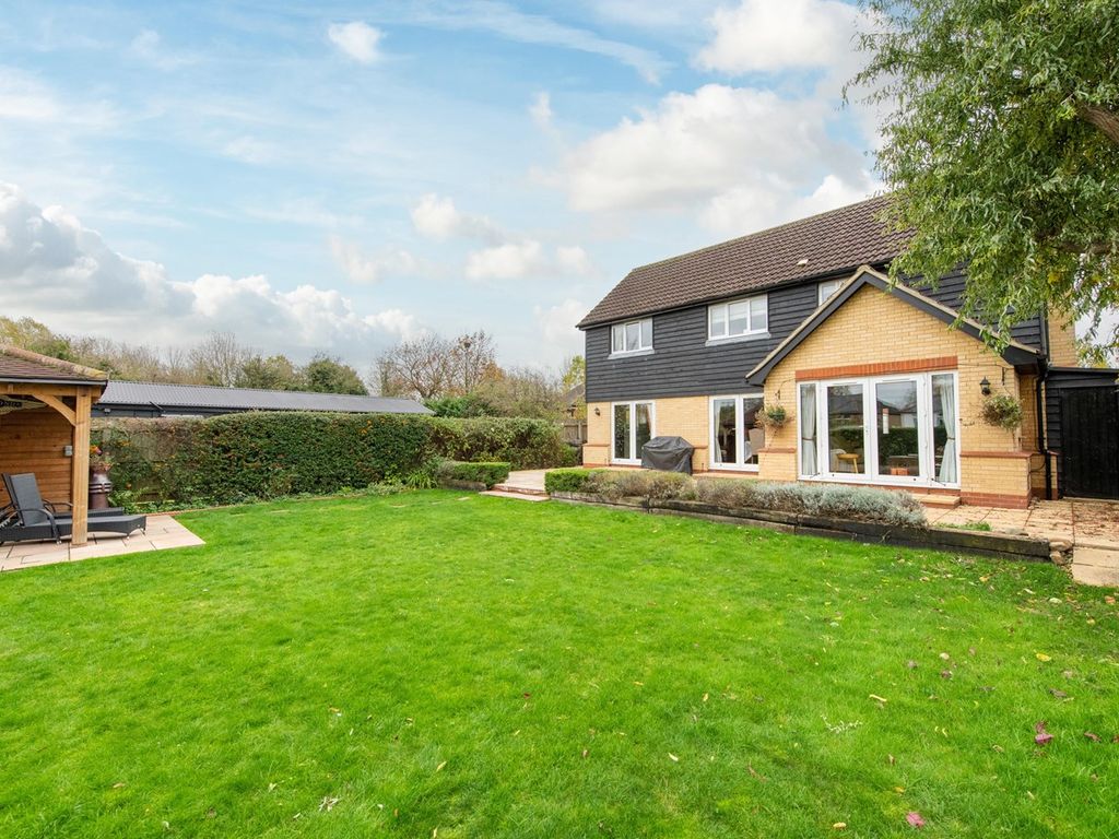 4 bed detached house for sale in Littlebury Close, Stotfold SG5 Zoopla