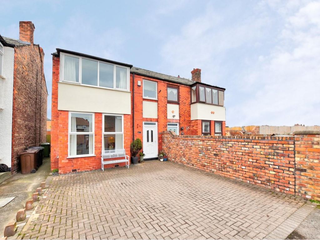 4 bed semidetached house for sale in Cambridge Drive, Crosby