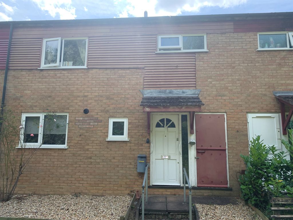 3 bed terraced house for sale in Peregrine Close, Eaglestone, Milton