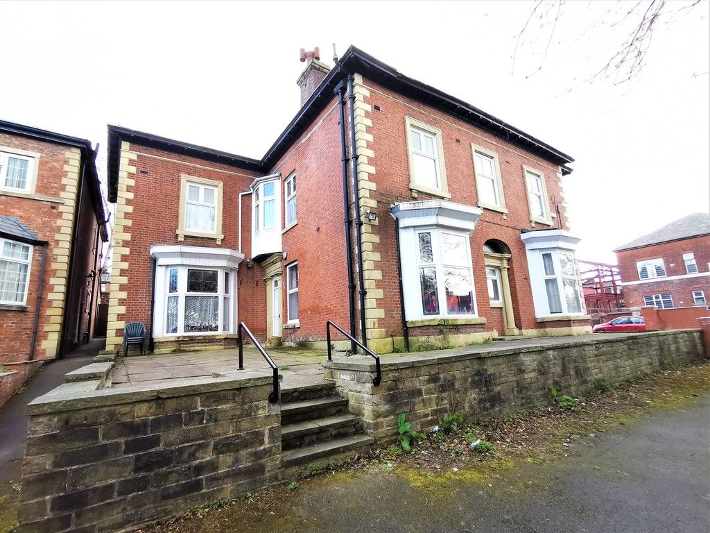 3 bed for sale in Windsor Road, Chadderton, Oldham OL8, £