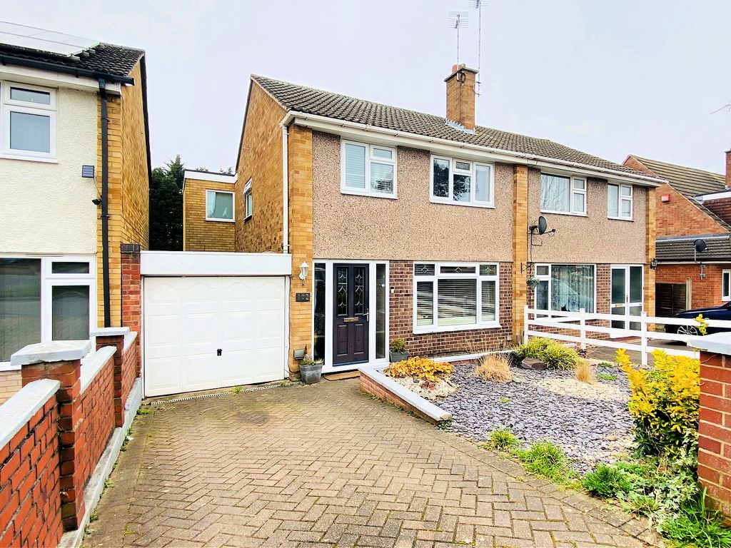 4 bed semidetached house for sale in Packer Avenue, Leicester Forest