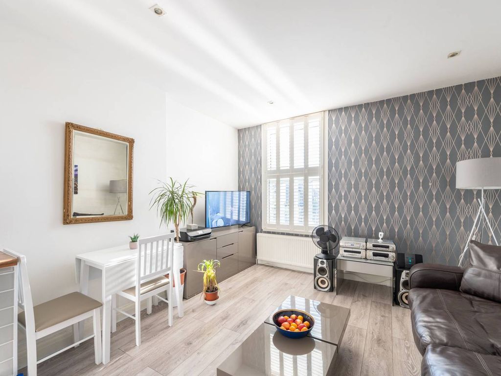 Baldry Gardens, Streatham Common, London SW16