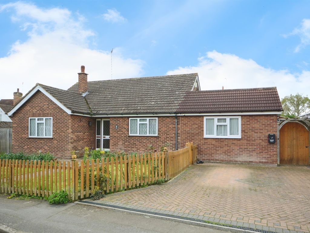 5 bed detached bungalow for sale in Jaggards Road, Coggeshall