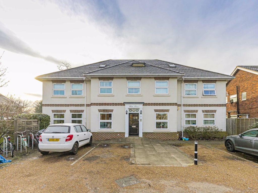 2 bed flat for sale in Cedar Way, SunburyOnThames TW16 Zoopla