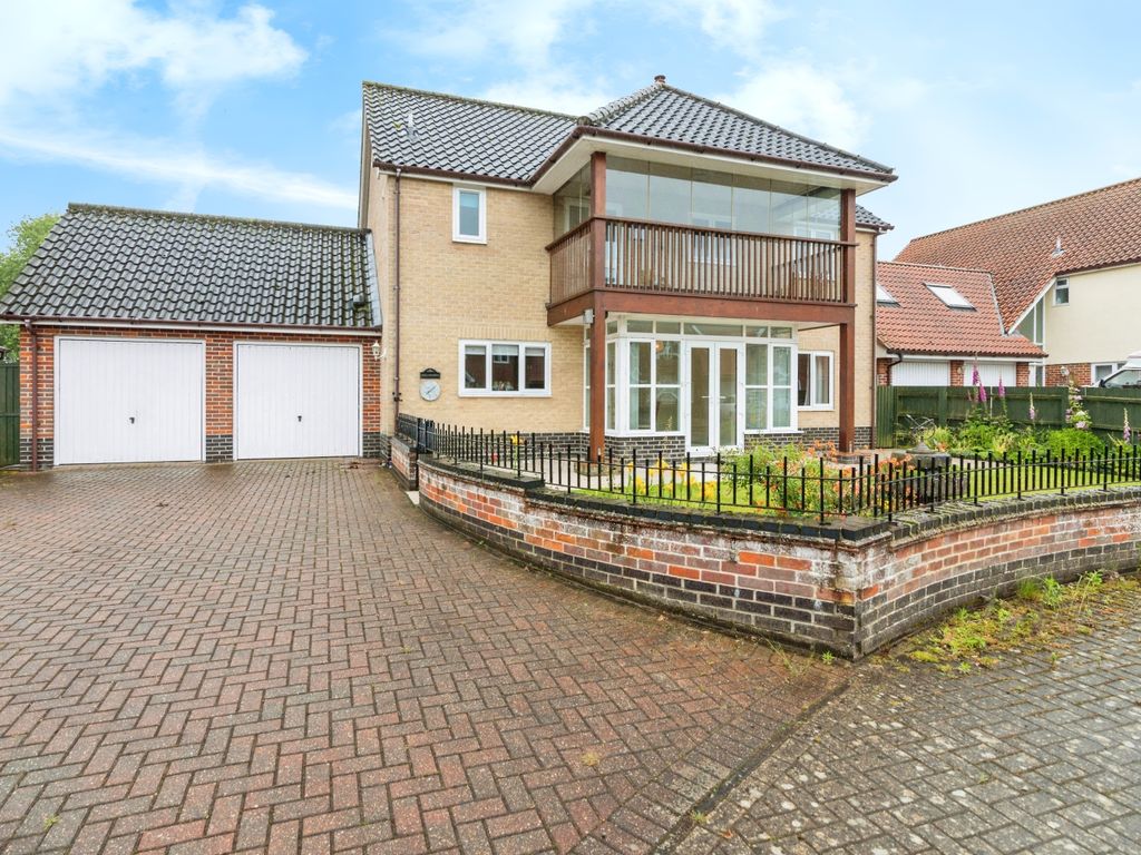 4 bed detached house for sale in Gillingham, Beccles NR34, £625,000 Zoopla
