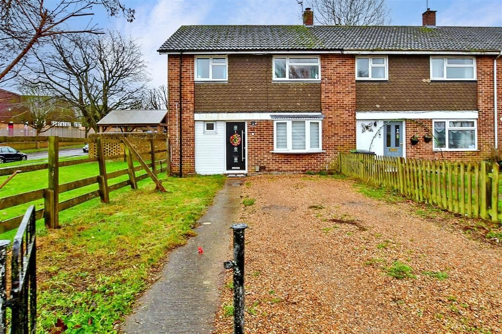 3 bed end terrace house for sale in Wallis Avenue, Maidstone, Kent ME15