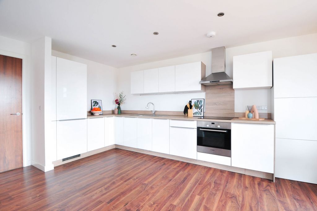3 bed flat to rent in 3 Bedroom Apartment Alto, Sillavan Way, Salford