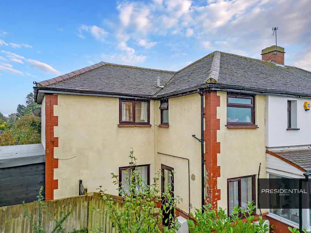 2 bed end terrace house for sale in Stoneleigh Avenue, Enfield EN1, £