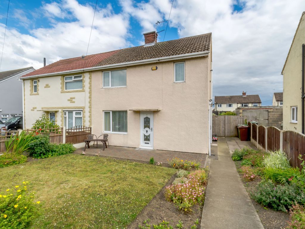 3 bed semidetached house for sale in Holmfield Close, Pontefract, West