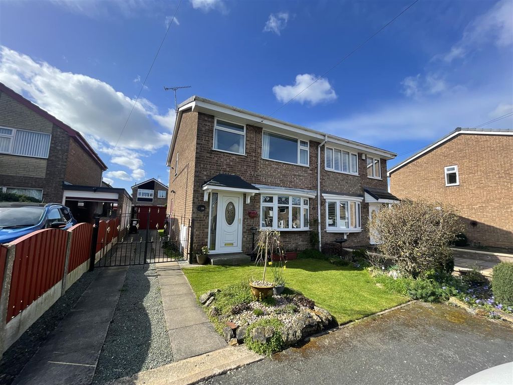 3 bed semidetached house for sale in Elder Avenue, North Anston