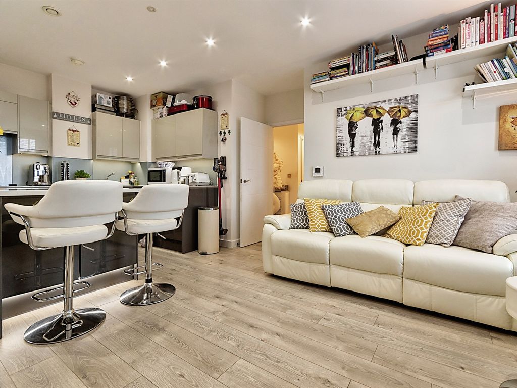 2 bed flat for sale in Kings Road, Stevenage SG1 Zoopla