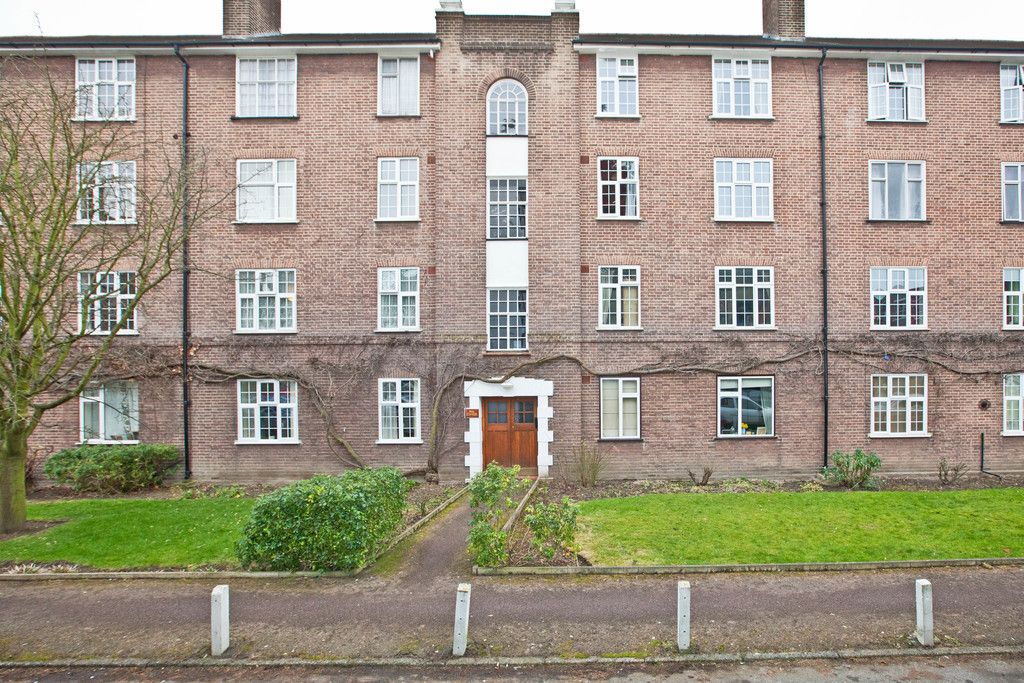 3 bed flat to rent in Birkenhead Avenue, Kingston Upon Thames KT2, £