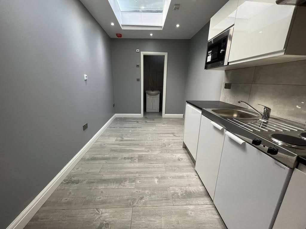 Studio to rent in Finchley Road, London NW11, £1,100 pcm Zoopla