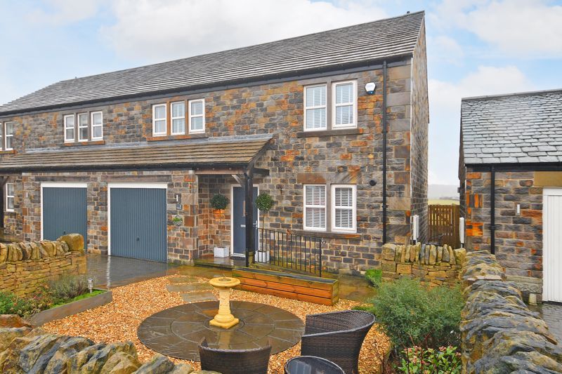 4 bed semidetached house for sale in Flouch Mews, Hazlehead, Sheffield