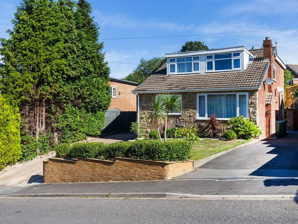 4 bed property for sale in Glen Avenue, Batley WF17 Zoopla