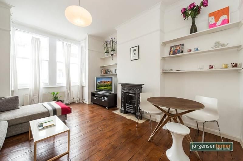 2 bed flat to rent in Tubbs Road, Willesden Junction, London NW10, £