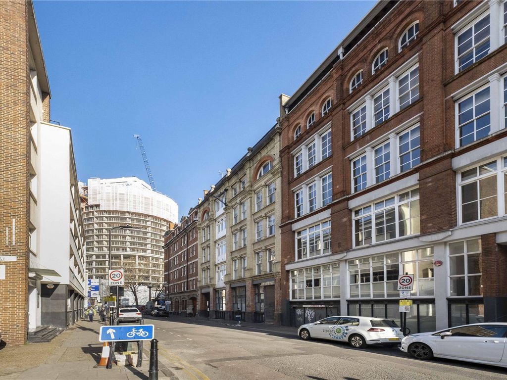 Studio to rent in Tabernacle Street, Shoreditch, London EC2A, £2,000