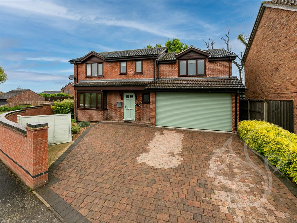 4 bed detached house for sale in Brands Close, Great Cornard, Sudbury