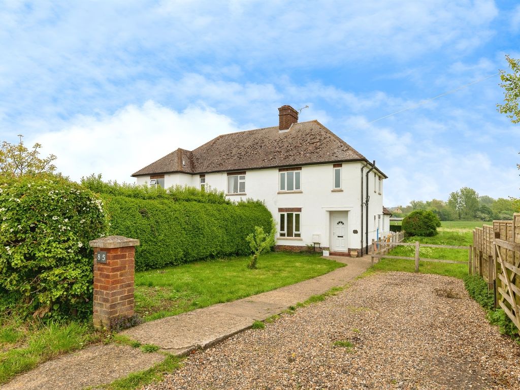 3 bed semidetached house for sale in Astwick Road, Stotfold, Hitchin