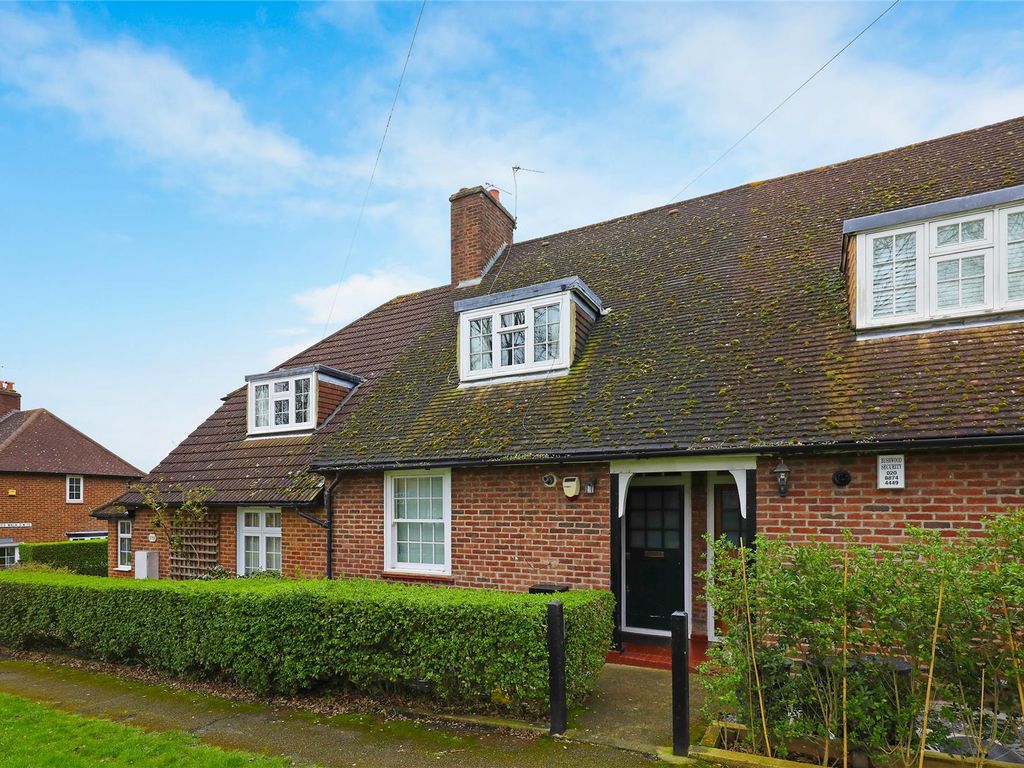 3 bed terraced house for sale in Dover House Road, London SW15, £