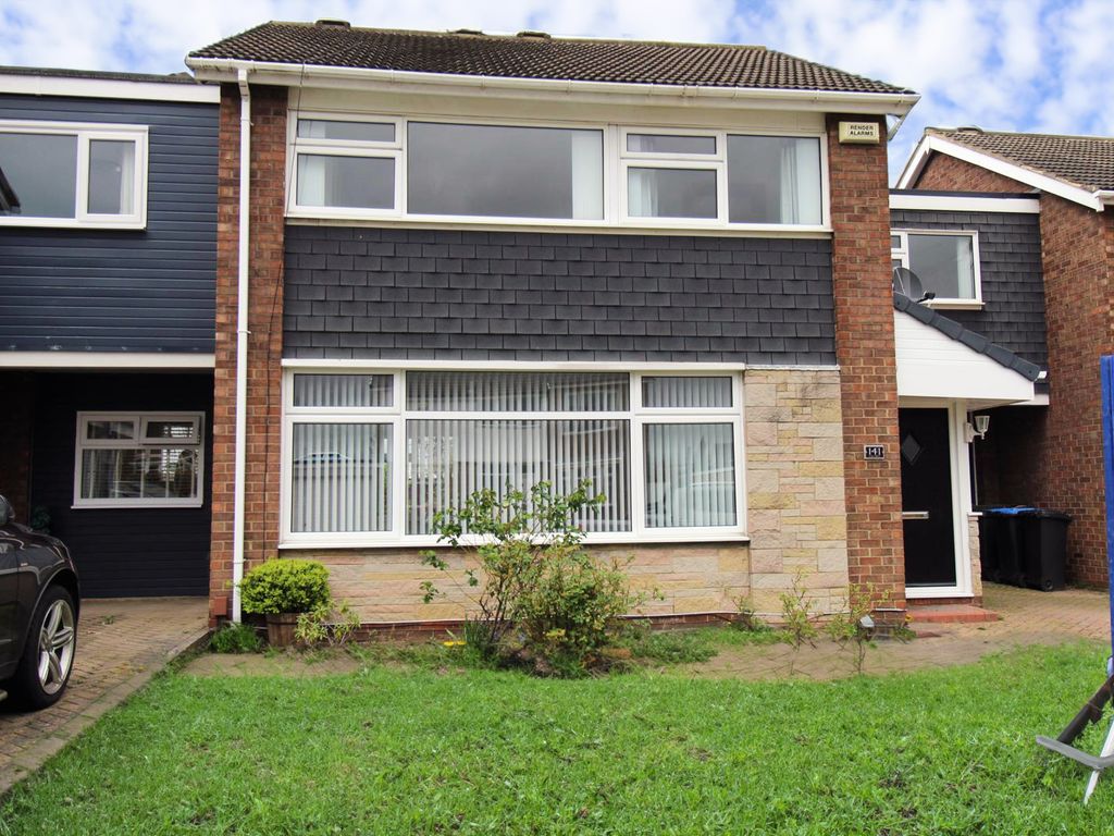 4 bed semidetached house to rent in Hall Drive, Acklam, Middlesbrough