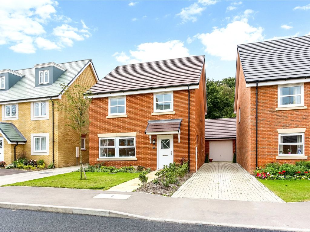 4 bed detached house for sale in Nugent Close, Church Crookham, Fleet