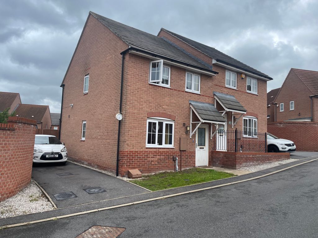 3 bed semidetached house to rent in Weavers Close, Glenfield